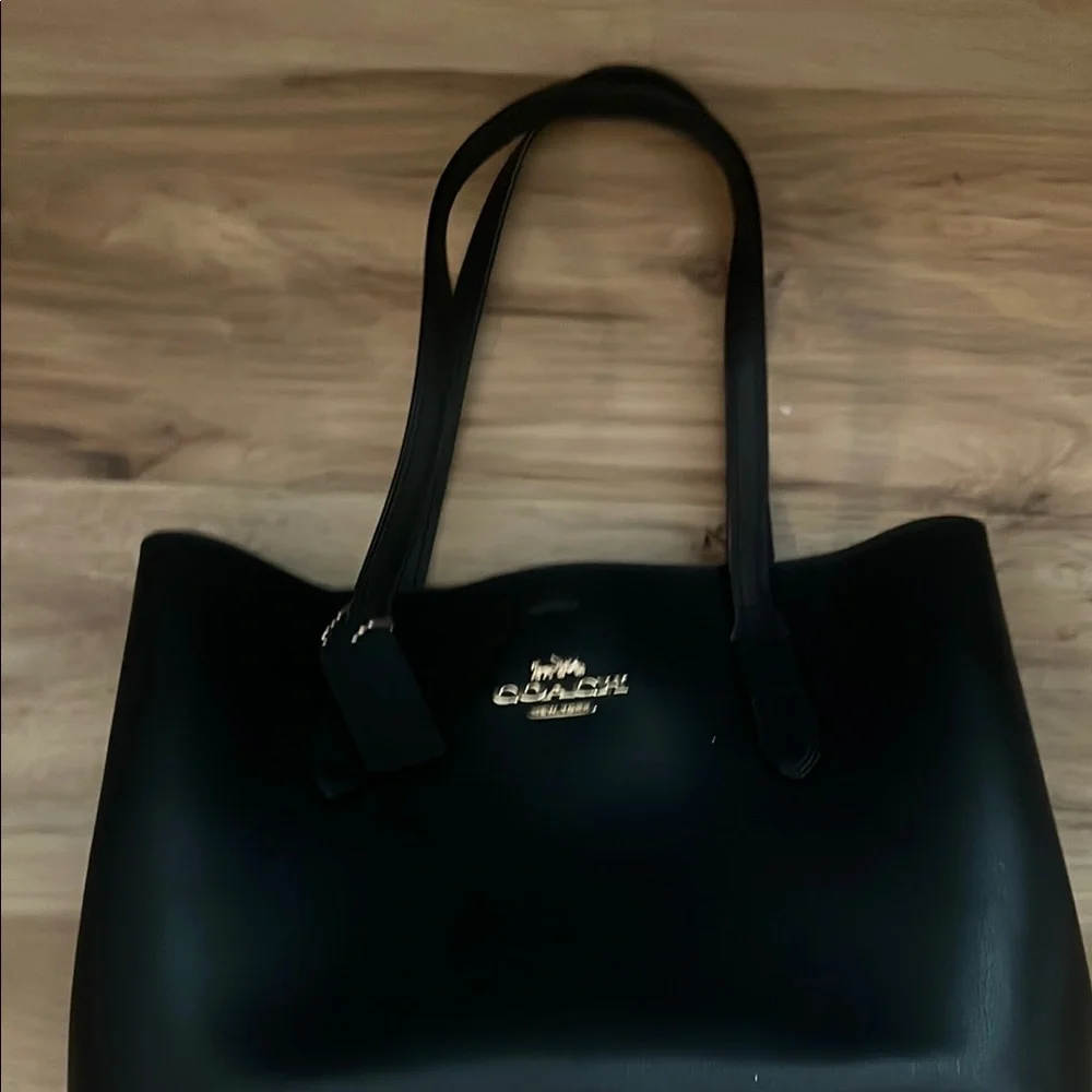 Coach Elegant Black Tote Bag - Picture 1 of 4